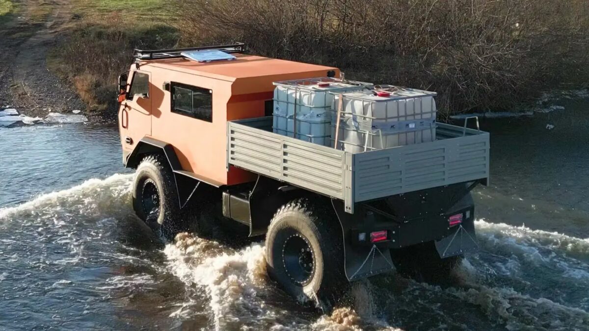 Красноярский электровездеход «Варяг» на воде вода
