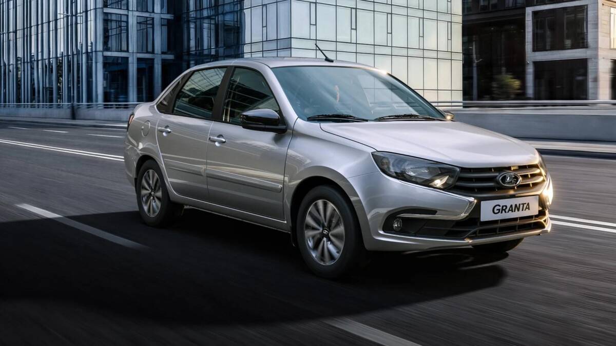 Lada возглавила продажи новых легковых автомобилей в России в июле