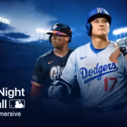 Lakers games in Apple Immersive начнут показывать на Vision Pro с 9 января 1 Бейсболисты Dodgers и Yankees на фоне стадиона Apple Vision Pro