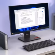 Lenovo представила мини-ПК ThinkCentre Neo 50q Gen 7 с процессором Intel Core 7 350 1 Мини-ПК Lenovo ThinkCentre Neo 50q Gen 7 на столе