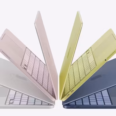 семь ноутбуков IdeaPad Vibe в различных цветах в разложенном виде