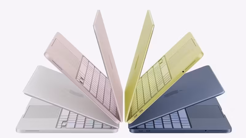 семь ноутбуков IdeaPad Vibe в различных цветах в разложенном виде