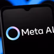 Экран смартфона с логотипом Meta AI