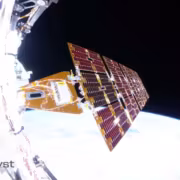 Космический аппарат с солнечными батареями от NASA аппарат Swift в космосе