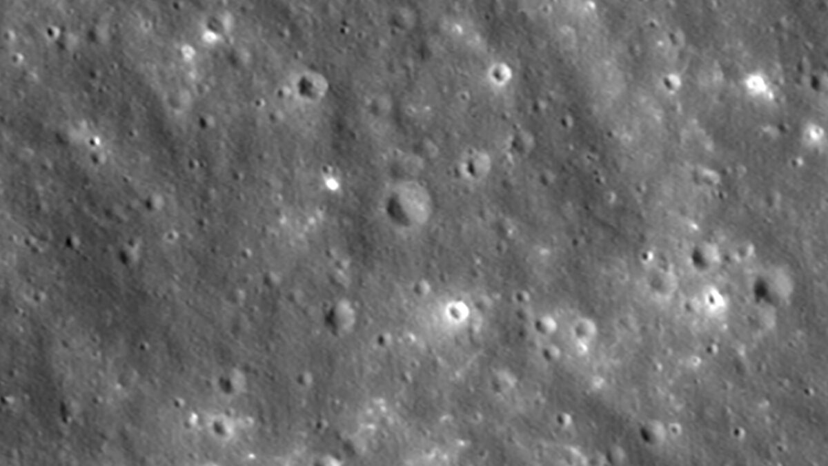 NASA показала кратер от Falcon 9 на Луне и уточнила его размеры 4 Кратер на Луне от ракетной Falcon 9 NASA