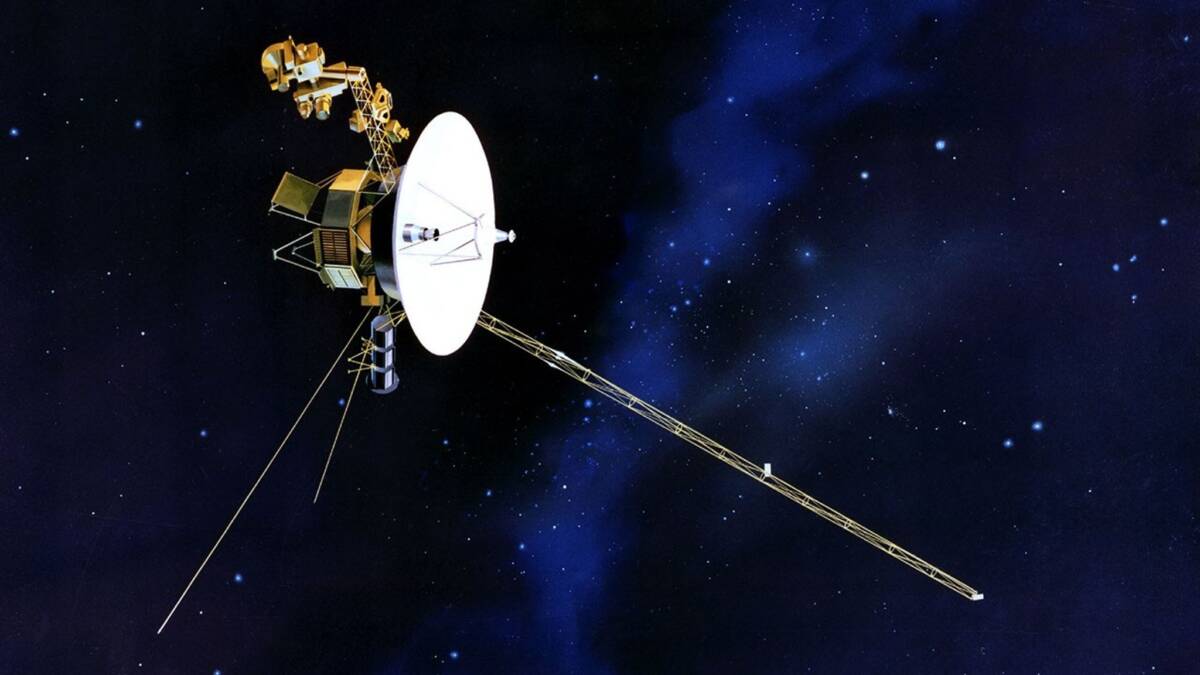 Миссия Voyager 2 включает антенну и научные приборы на орбите космоса