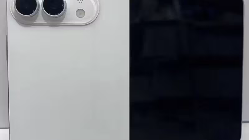 Новые фото макета iPhone Ultra показали складной iPhone Apple со всех сторон