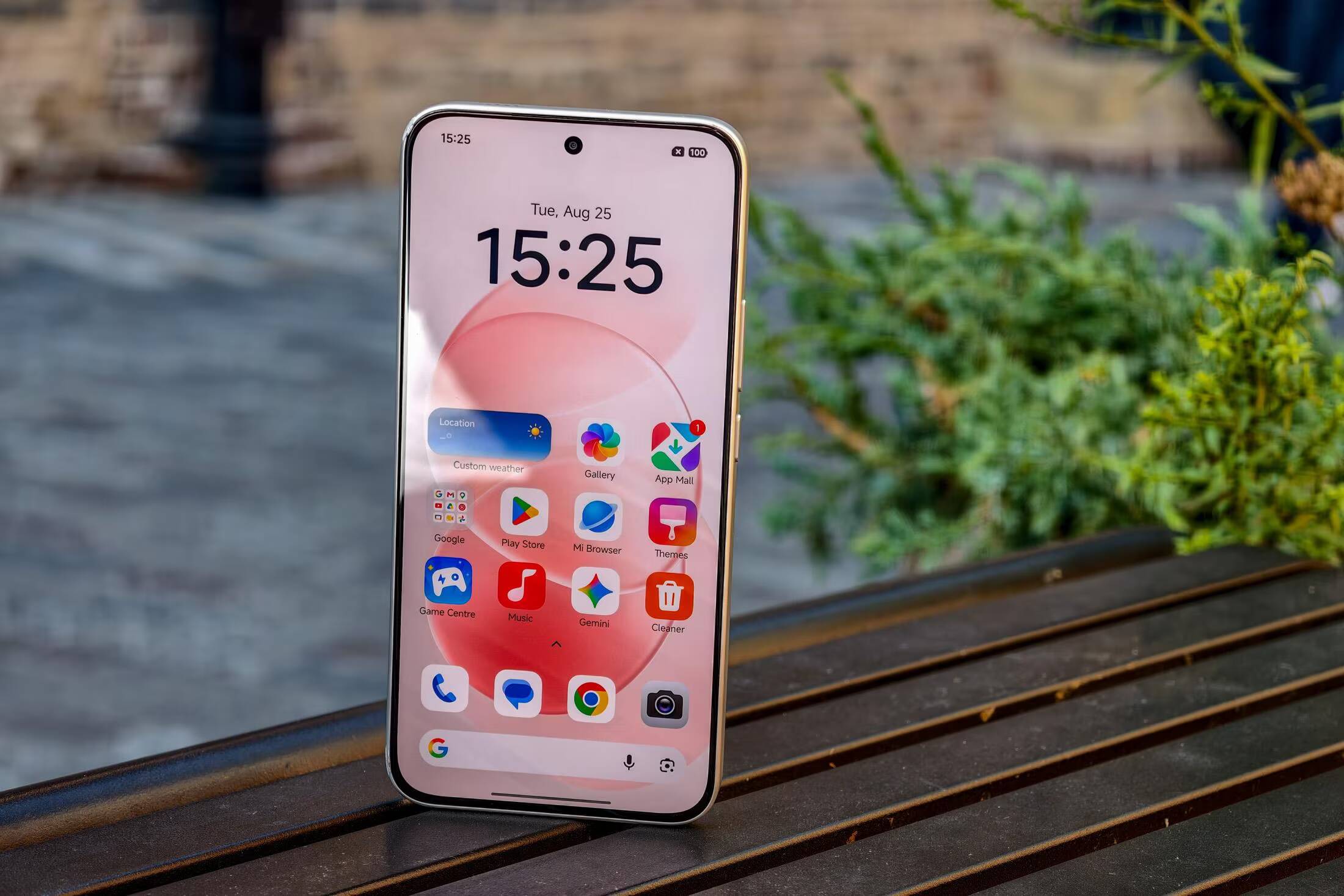 Новый смартфон Redmi Xiaomi держит заряд до трех дней 2 смартфон Redmi Xiaomi экранами и приложениями