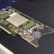 Видеокарта Nvidia CMP 170HX на рабочем столе уточненная