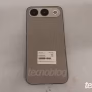 Oppo A7 Pro заметили в базе Anatel с аккумулятором 8000 мА·ч 2 Задняя сторона смартфона Oppo A7 Pro с двумя камерами и логотипом tecno blog