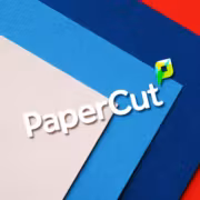 Логотип PaperCut на фоновом изображении с разноцветными слоями