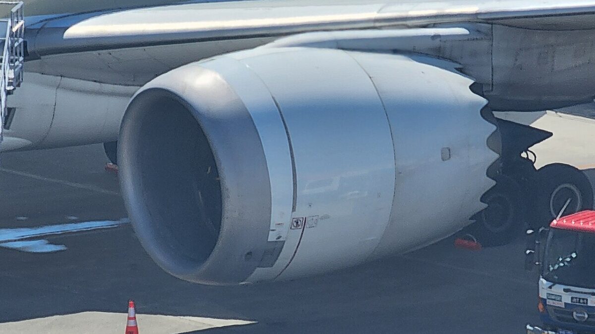 Группа самолетных двигателей ПД-35 и Rolls-Royce Trent 1000