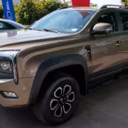 Пикап Sinotruk S7 на стоянке
