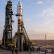 Пилотируемый космический корабль Союз МС-30 на кослоаодной площадке