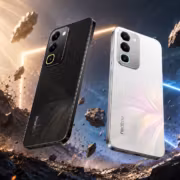 Realme 16x покажут 12 августа: 7000 мА·ч, 50 Мп и 144 Гц 1 Два смартфона Realme 16x в космическом фоне