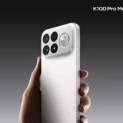 Redmi K100 Pro Max получил 9070 мА·ч, 100 Вт и экран 185 Гц 1 Мобильный телефон Redmi K100 Pro Max с камерами и брендингом