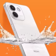 Модель Redmi Note 17 Pro и Pro Max в воде
