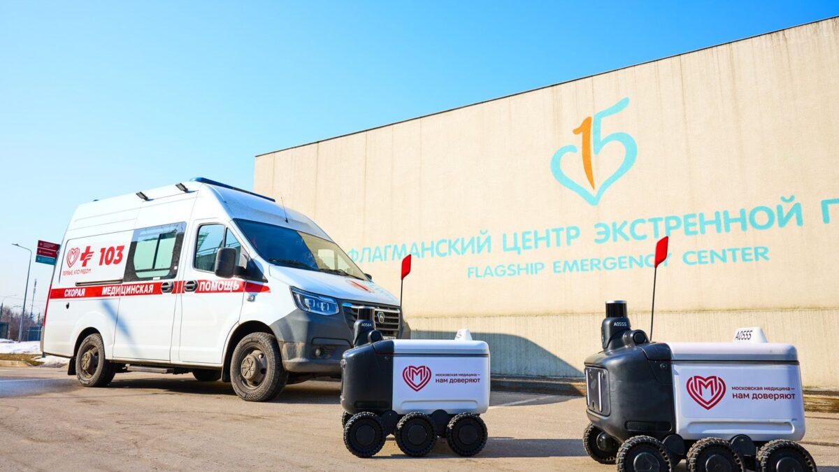 Роверы-доставщики взяли на себя часть работы в московских больницах 4 Роверы-доставщики вблизи больницы московской медицины