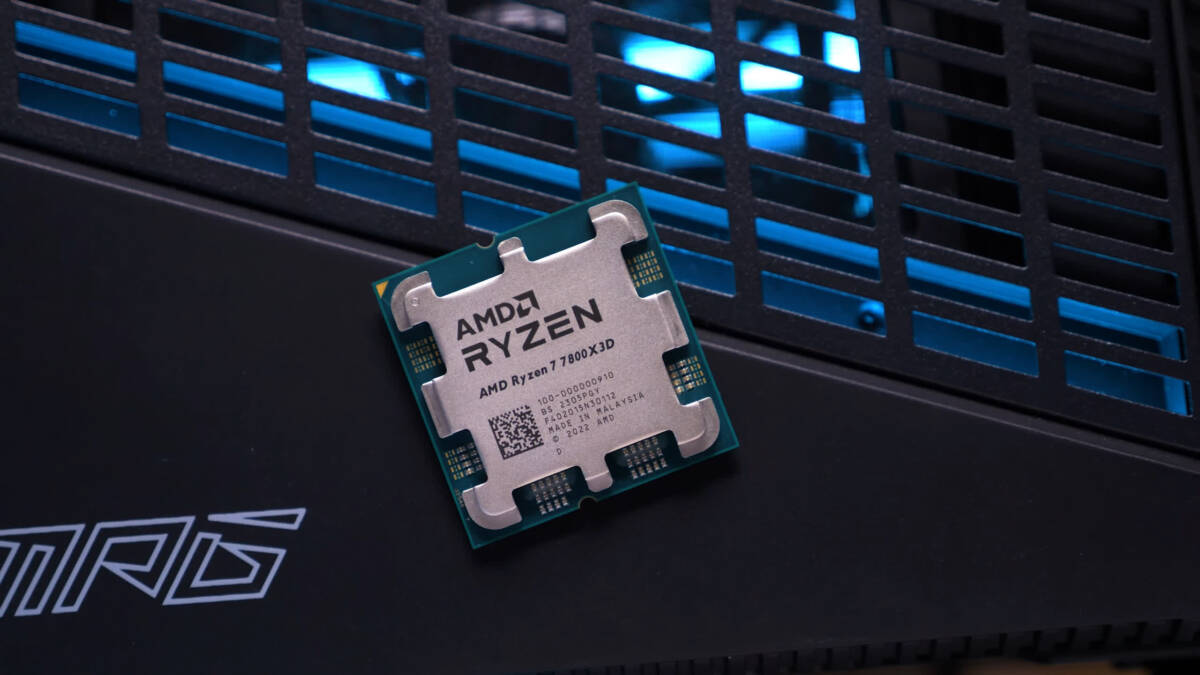 Процессор AMD Ryzen 7 7800X3D с боковой стороны
