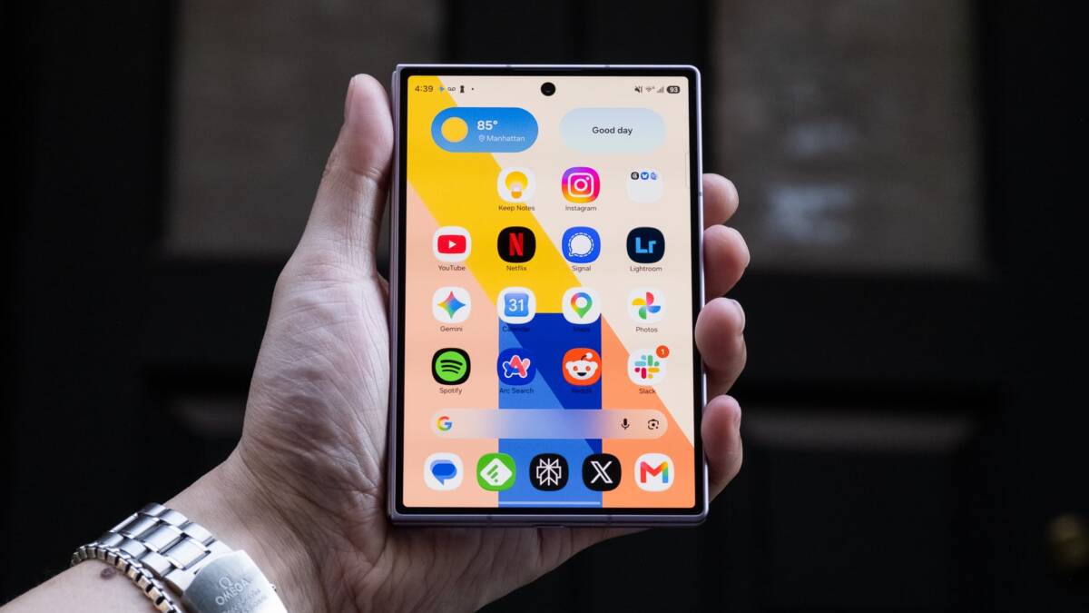 сумка браслет часы на руке, Samsung Galaxy Z Fold 8