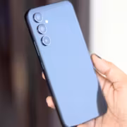 Модель Samsung Galaxy A54 смартфон с тремя камерами