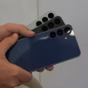 Камеры смартфона три объектива задняя панель фронтальный блок