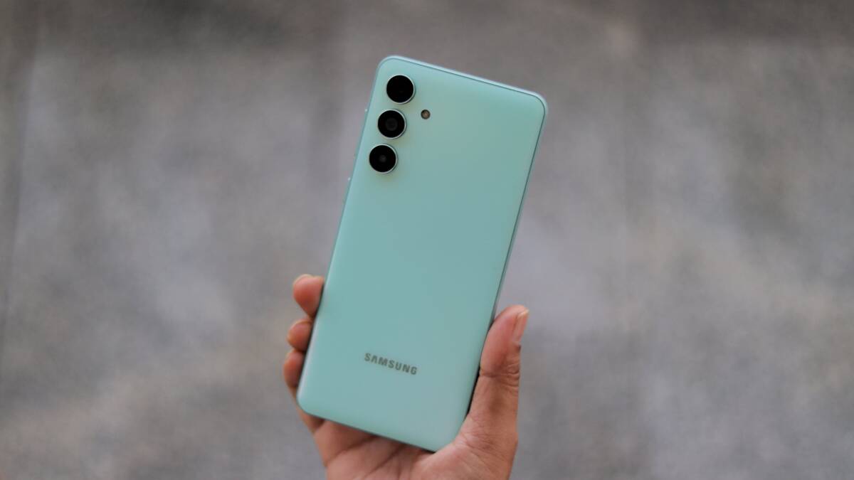 Samsung обновила Galaxy M55 августовским патчем безопасности 2026 года