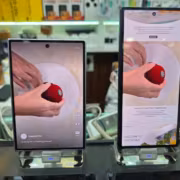 Samsung обновила складные Galaxy Z Fold8 и Fold8 Ultra в Европе 2 Два смартфона Samsung Galaxy Z Fold8 и Fold8 Ultra на витрине