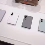 Samsung увеличит выпуск Galaxy Z Fold 8 на 1 млн штук из-за спроса 2 Четыре складных смартфона Samsung Galaxy Z Fold 5 и Z Fold 4