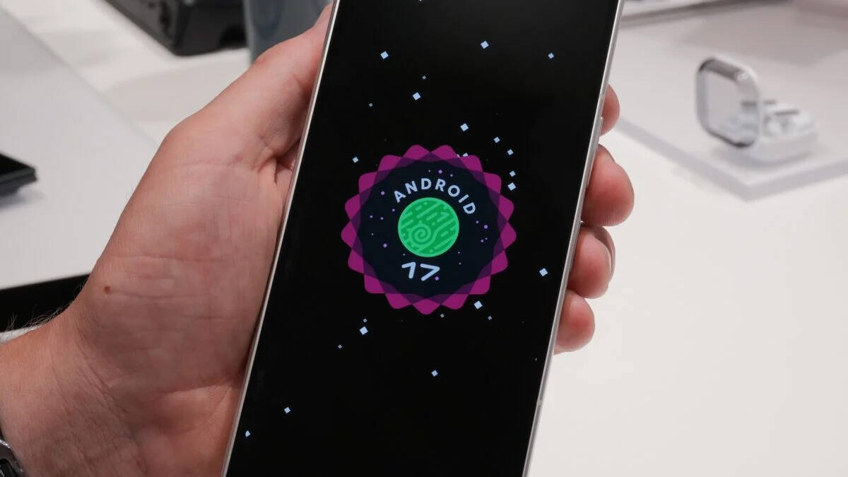 Смартфон Samsung Galaxy S27 Ultra с логотипом Android 17