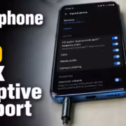 Наушники с разъёмом и смартфон с настройками aptX Adaptive