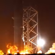 Starship Ship 41 включил двигатель перед полётом Flight 14 и первой посадкой в башню 1 Двигатель Starship Ship 41 во время запуска