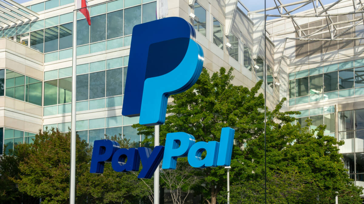 Stripe и Advent обсуждают покупку PayPal за $60,50 за акцию