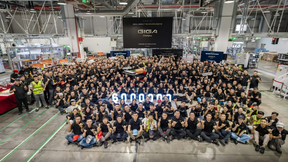 Tesla выпустила 6-миллионную батарею на заводе Gigafactory Shanghai 1 Tesla выпустила 6-миллионную батарею на заводе Gigafactory Shanghai