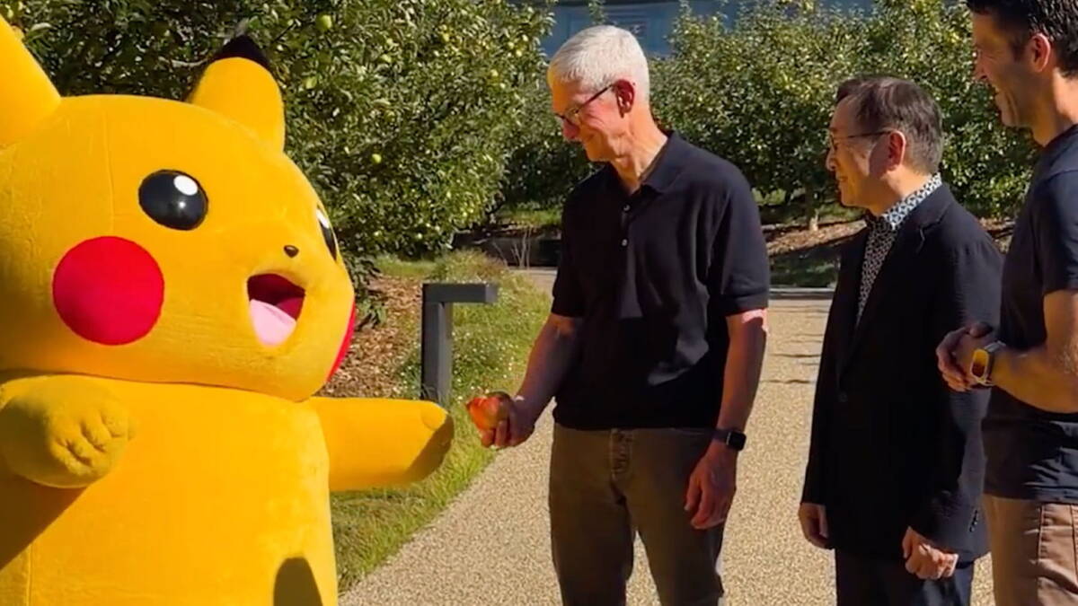 Тим Кук и Джон Тернус провели Pikachu по Apple Park