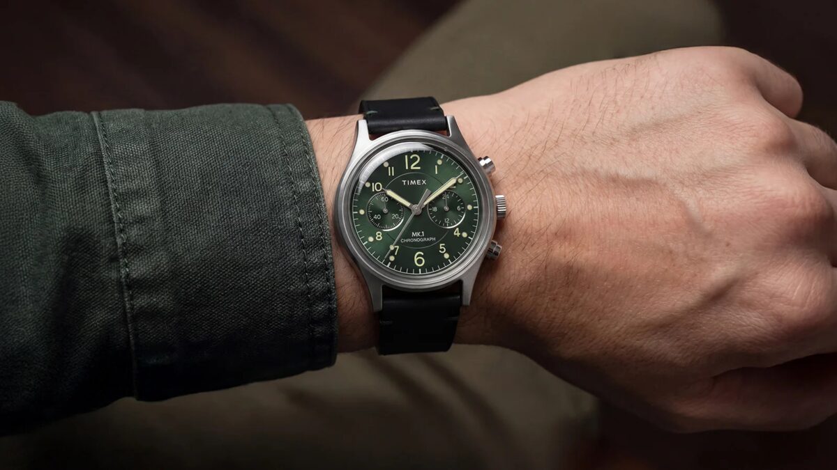 Timex представила 2 новые часы MK1 Chronograph с циферблатами sunray 4 Часы Timex MK1 Chronograph с зеленым циферблатом и черным ремешком