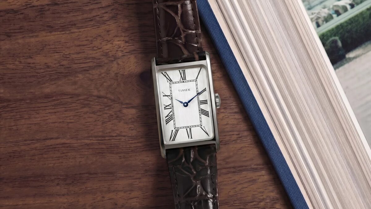 Ремень часов TIMEX Lexington Reissue на деревянной поверхности
