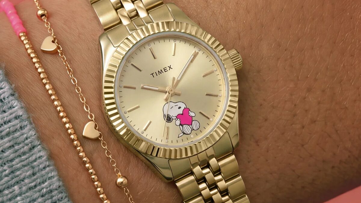 Часы Timex с изображением Снупи и сердечками на цепочках