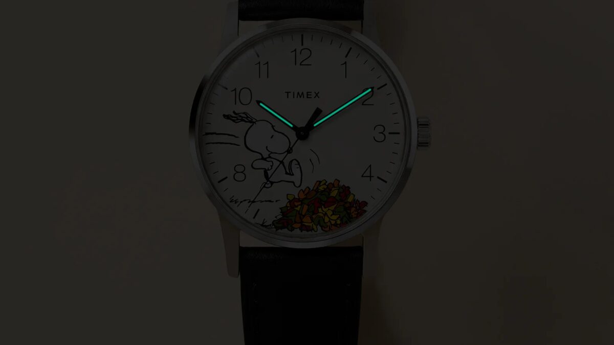 Timex выпустила осенние часы Peanuts Waterbury Classic за $189 2 часы Timex Waterbury Classic с изображением Снупи и гуашью