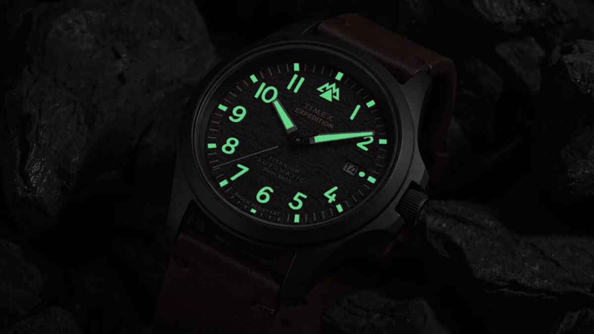 Timex выпустила титановые field watch с водозащитой 200 м 4 Тёмные часы Timex Expedition с светящимися стрелками и цифрами