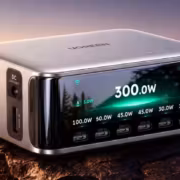 Ugreen представила зарядную станцию на 300 Вт с 8 портами и экраном 3,02 дюйма 1 зарядная станция Ugreen на 300 Вт с дисплеем и портами