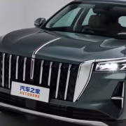 Передняя часть обновлённого Hongqi HS5 дверцы радиаторная решётка