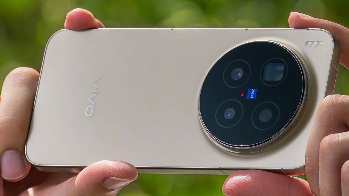 Vivo X500 Pro и Pro Max заметили на съёмке с новым блоком камер 3 Vivo X500 Pro и Pro Max заметили на съёмке с новым блоком камер