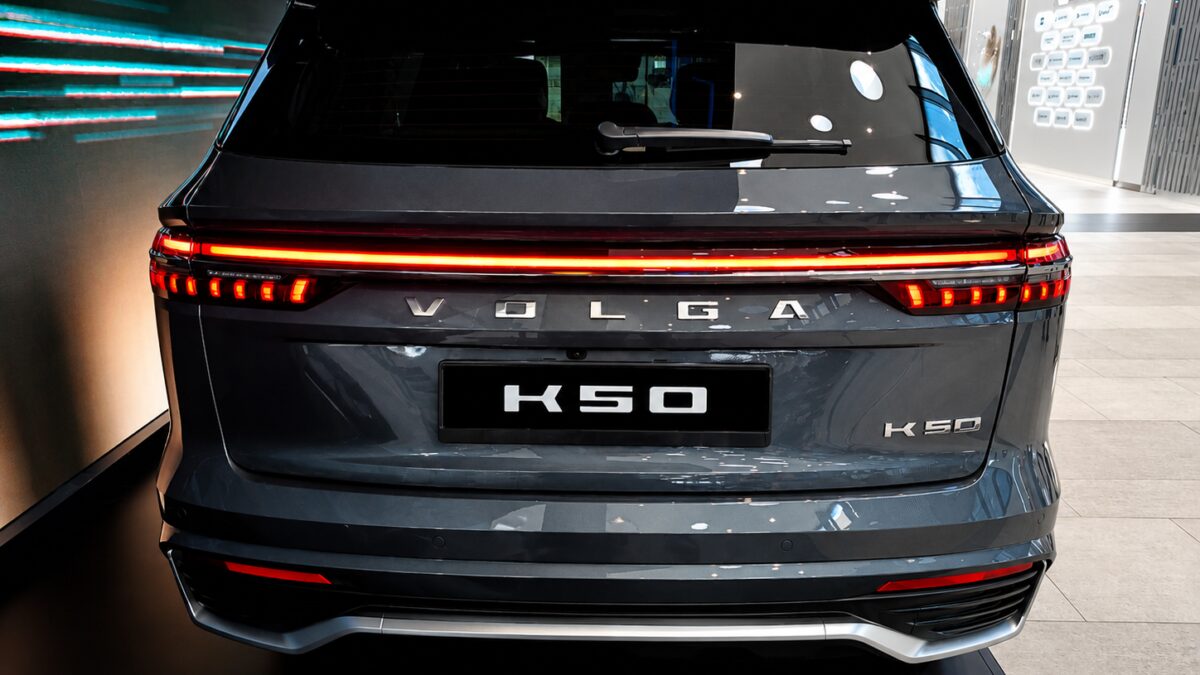 Volga за первый полный месяц продаж почти поровну разошлась между K50 и K40