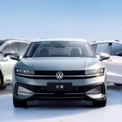 Volkswagen дала пожизненную гарантию на все модели FAW в Китае 7 Три модели Volkswagen FAW на фоне голубого неба