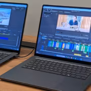 Два ноутбука с монтажом видео. Windows 11