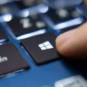 Клавиатура ноутбука с подсветкой Windows-защиту