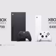 Две игровые консоли Xbox Series X и S и два контроллера