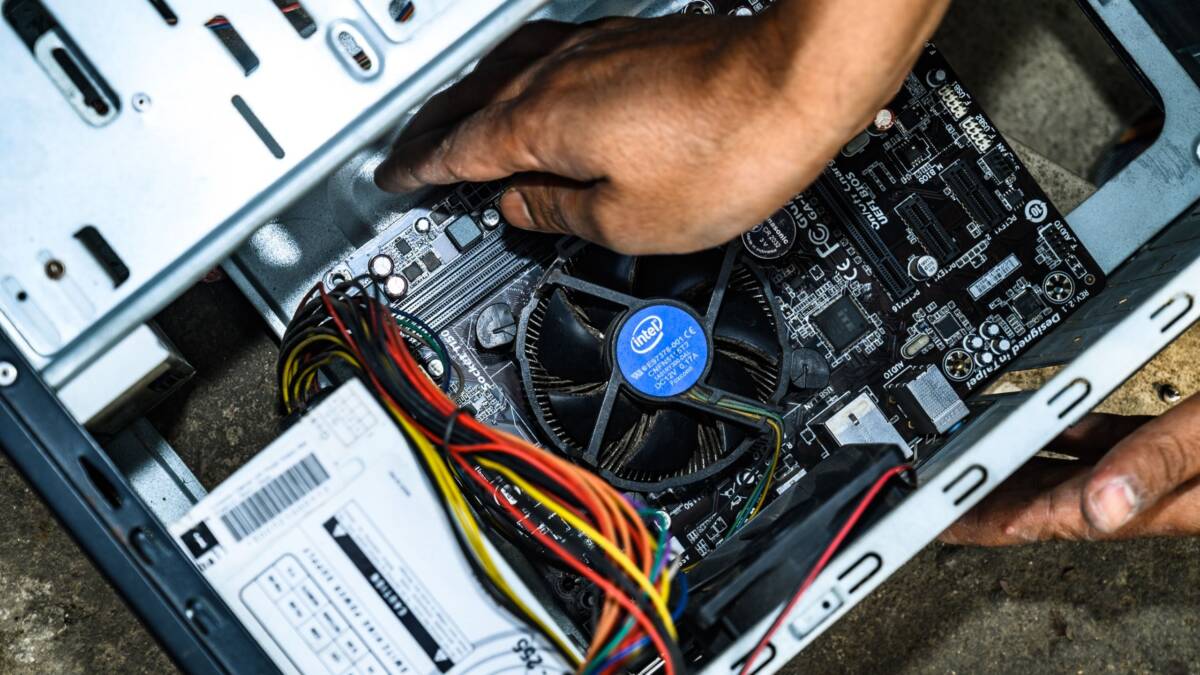 Компьютеры CBP и кредиты Newegg: 46 машин с чужими деталями