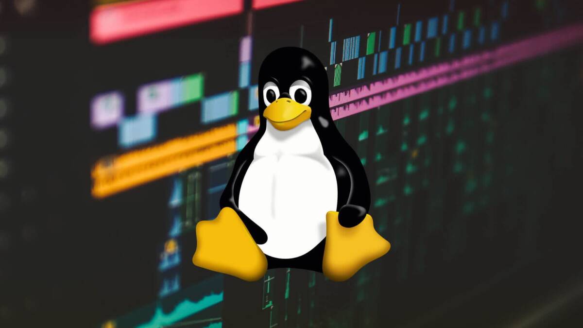 Экран ноутбука с кодом и графиками Linux баги